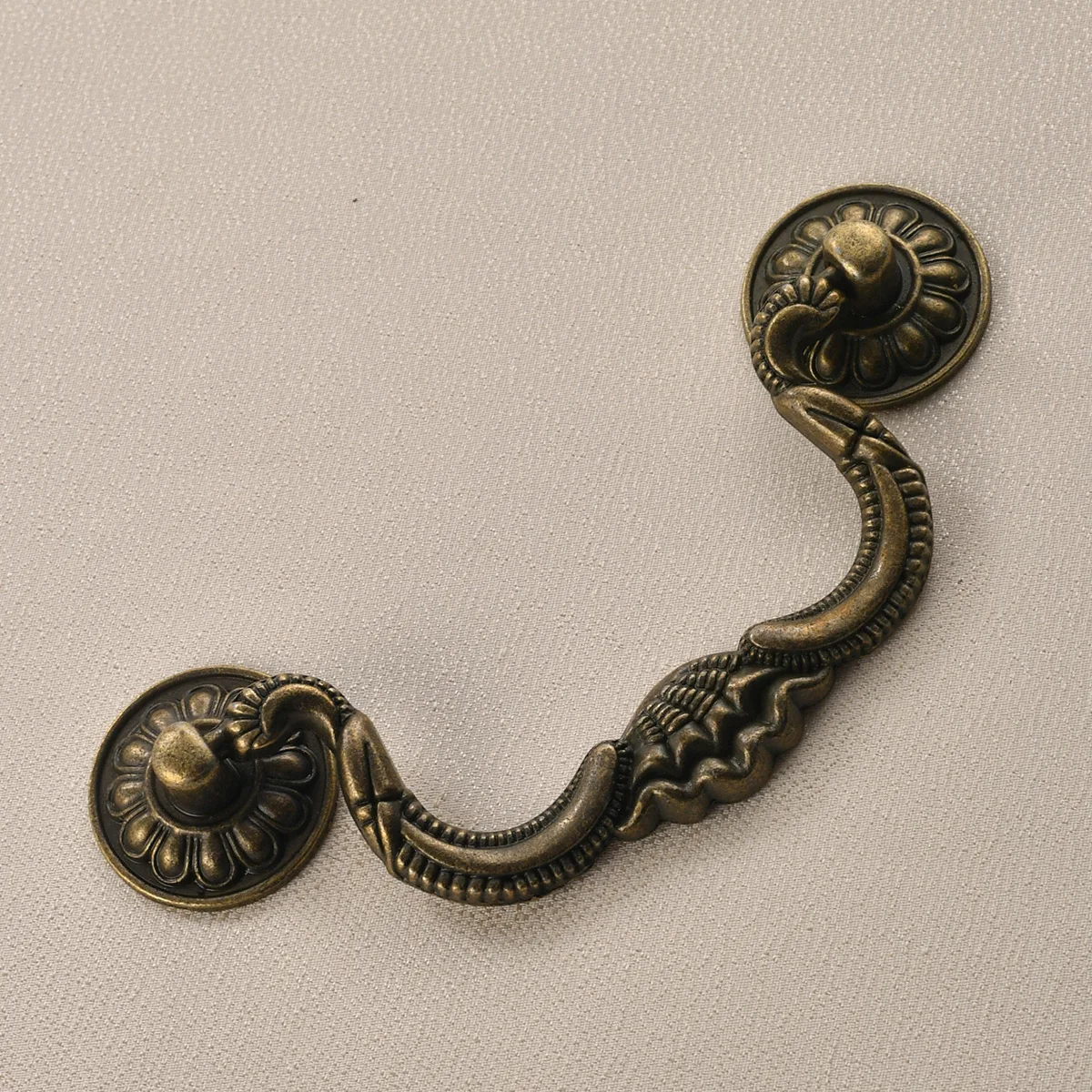 European Retro Cabinet Pulls, Furniture Knob & Handle, Simple Drawer Wardrobe Door Shoe Cabinet Rings Handle in Zinc Alloy