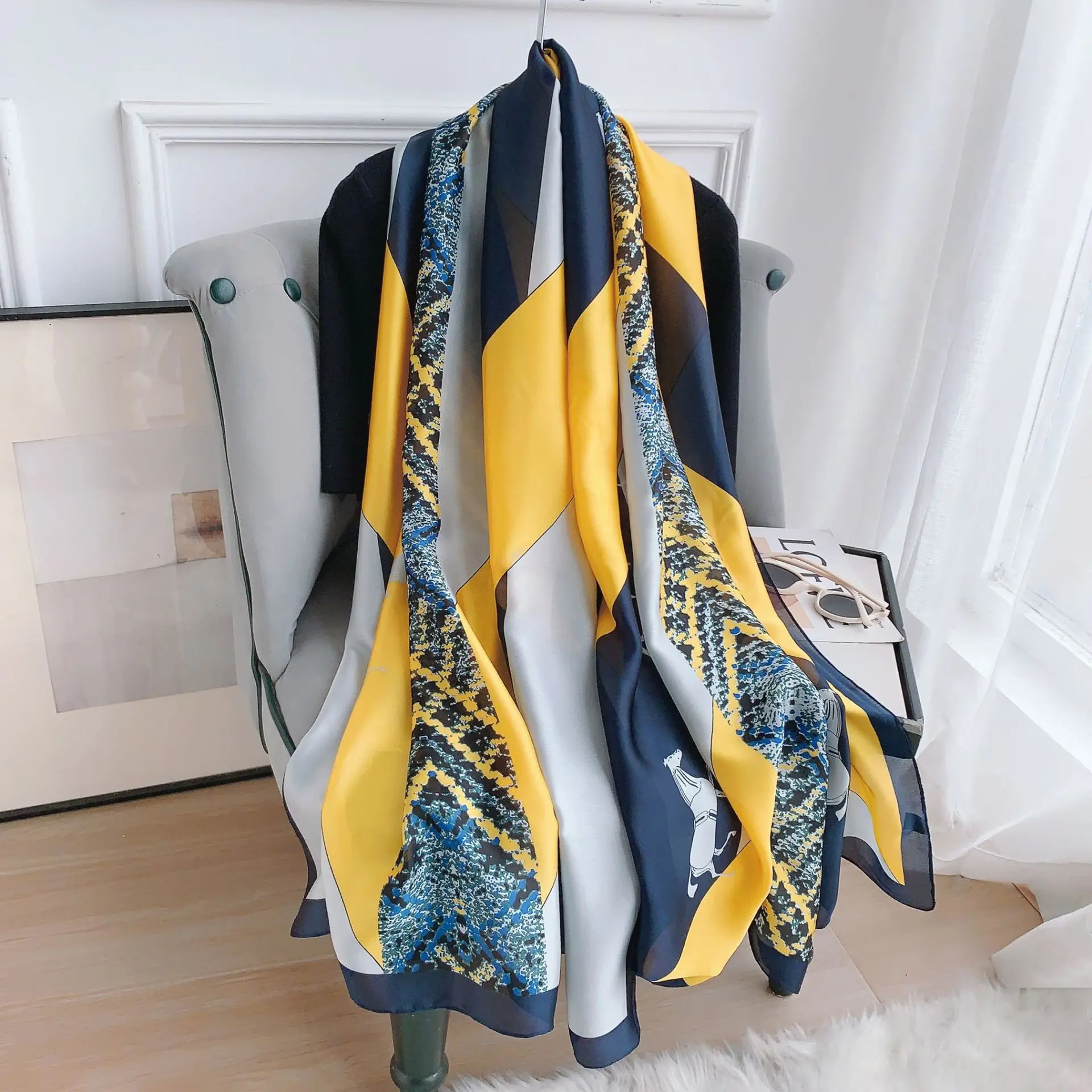 Horse Printed Satin Scarf Vintage Color Block Shawl Imitation Silk Windproof Head Wrap Classic Travel Beach Towel