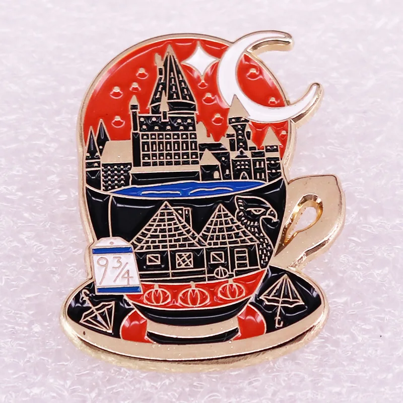 بروش كرتوني سحري رائع من المينا، شارة معدنية للمنزل السحري، ملحقات حقيبة الظهر، شارة دبوس #6