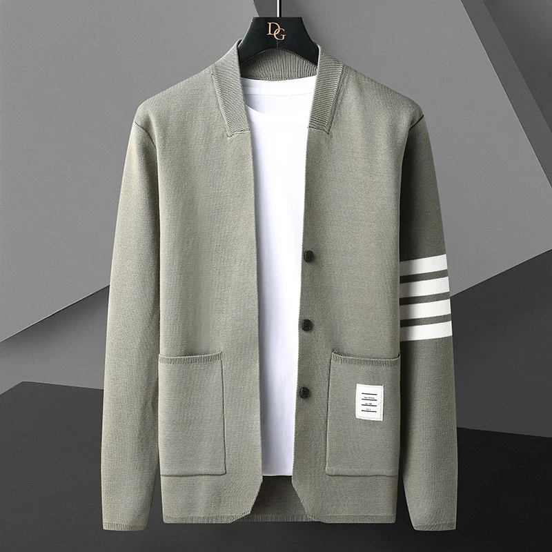 Cardigan lavorato a maglia di lusso di marca di fascia alta versione coreana da uomo giovane cappotto maglione casual a quattro barre primavera e