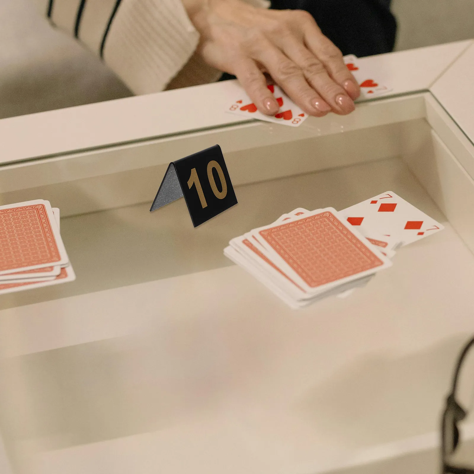 12 marqueurs numérotés réutilisables en acrylique, design en V, pour scènes de crime, décorations de fête, fournitures de jeu d'inférences, numéros de table