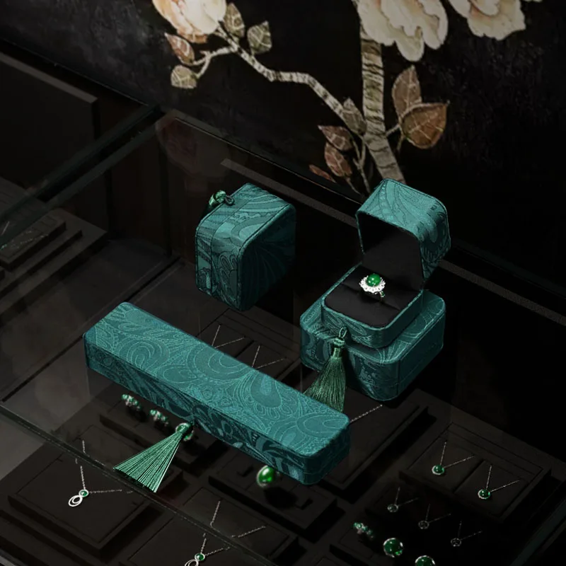 Oirlv Vintage Jewelry Gift Box Elegant Chinese Silk Jewelry Boxes Storage Ring Necklace Pendent Bangle Chain Green Jewelry Box