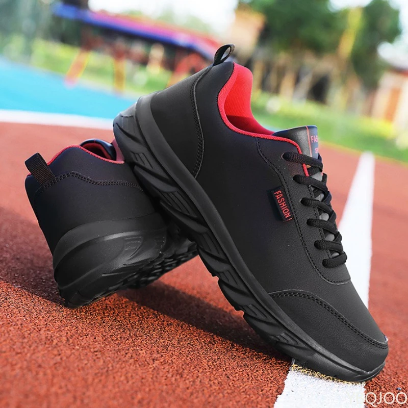 春の新作秋ファッション万能通気性メンズスニーカーカジュアル快適スポーツシューズソフトソール軽量メンズシューズ