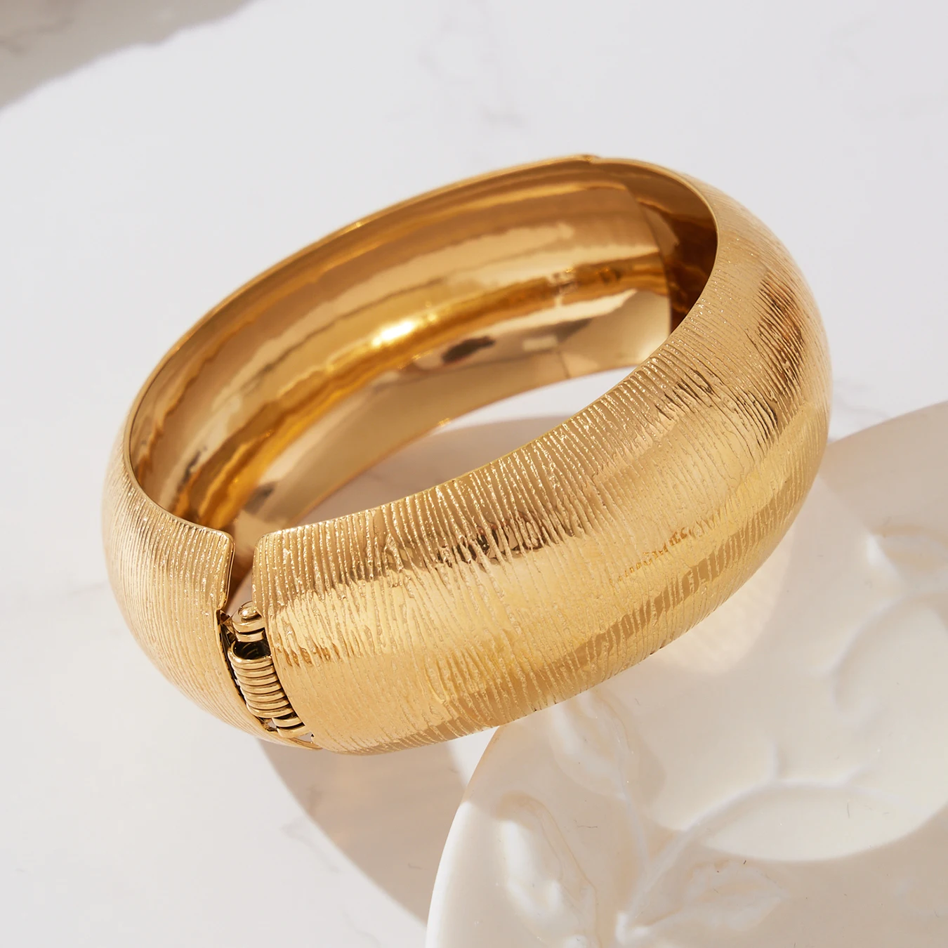 Liora كلاسيكي سطح واسع الفولاذ المقاوم للصدأ أساور مستديرة 18K مطلية بالذهب الهند مأدبة الزفاف سحر أساور الزفاف مجوهرات #4