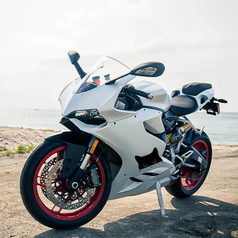 1 piece Hot Car Sticker Accessories Poor Cat Is Stealing with Big Eyes Watch Vinyl Car Styling Cover Waterproof PVC