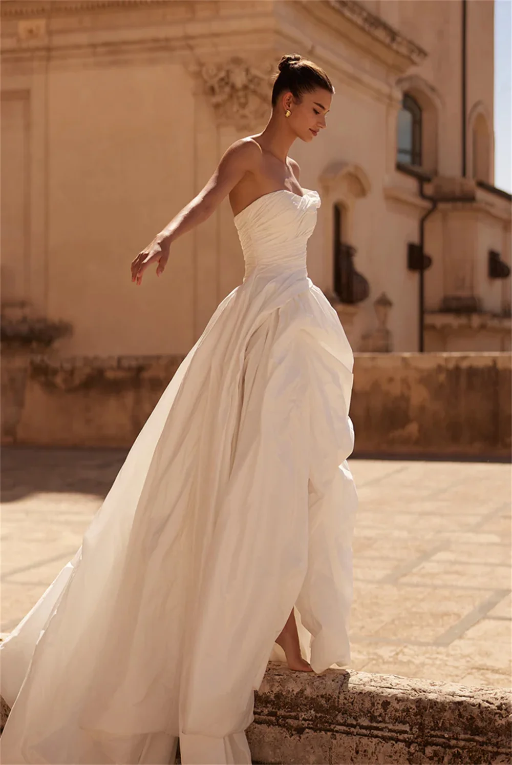 Abito da sposa monospalla bianco personalizzato Tokyo senza maniche A-Line con cerniera posteriore Abiti da sposa 2025 Abiti da sposa con spacco alto laterale