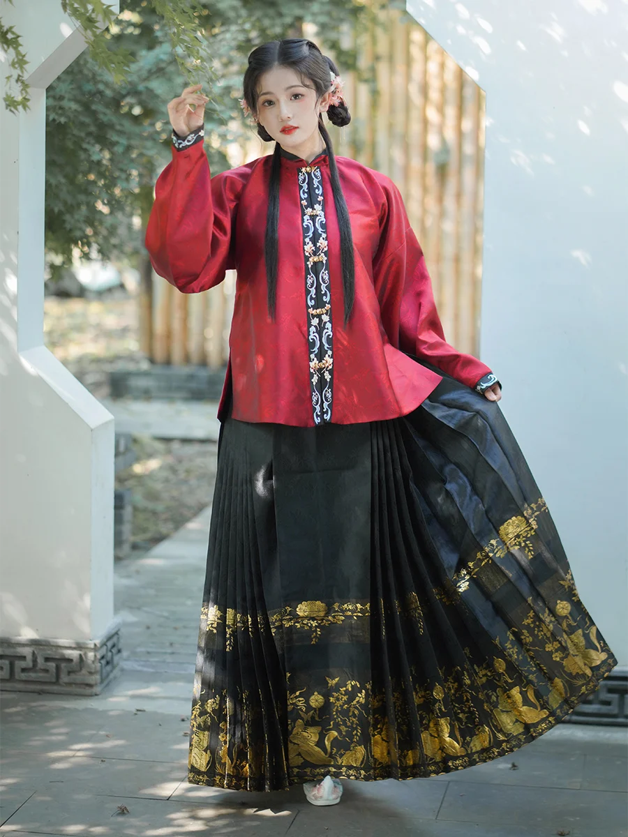 

Оригинальная женская юбка Ханьфу от Qingfang Ming Dynas с золотой вышивкой, трапециевидными складками, длиной шесть метров, для весны и осени.