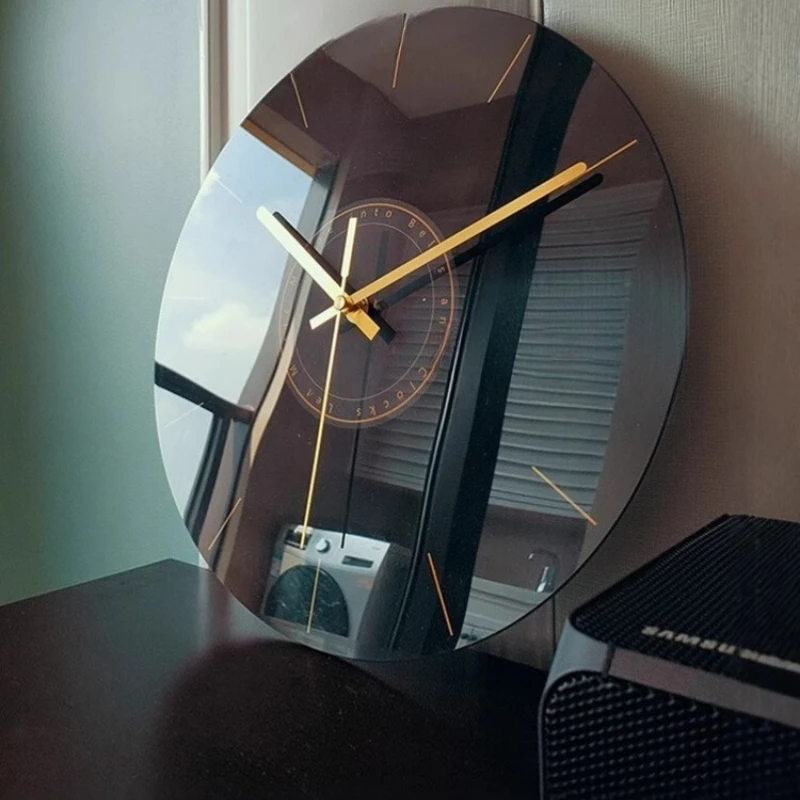 

Vinyl record clock ornament, high-end artistic creativity, clock pendulum table, medieval decorative living room
