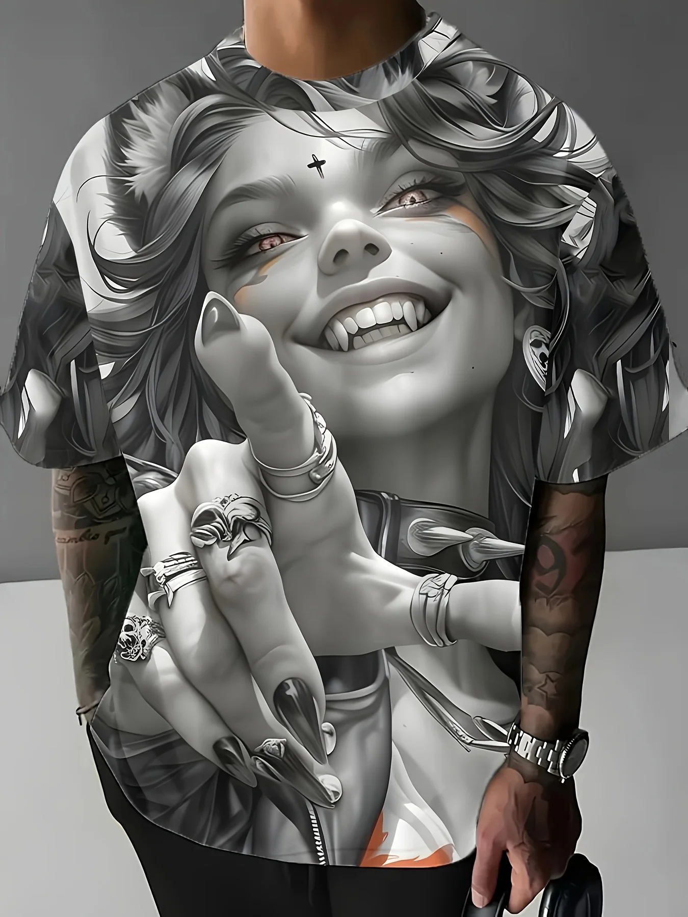 Unverzichtbar für trendige Männer! Heben Sie sich mit diesem T-Shirt mit grafischem Catwoman-Print auf, Ihren Schlüssel zum auffälligen Streetstyle