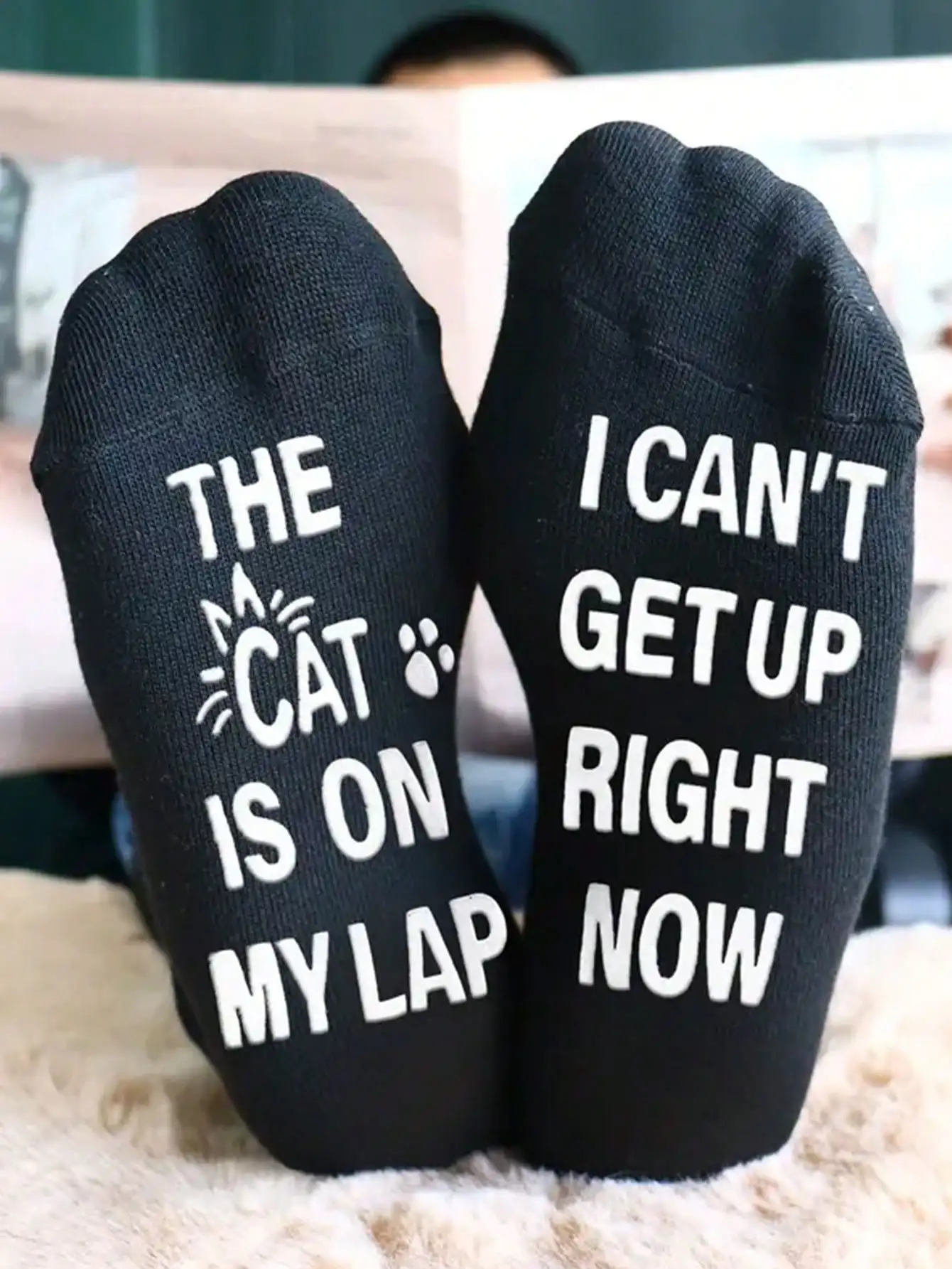 1 Pair Men's Socks: 