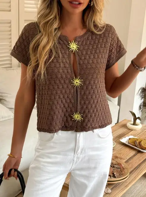 

Summer Leisure Vacation Wool Short Sleeved Fashionable Personalized Metal Button Decoration Hollow Knitted Sweater Short Sleeved