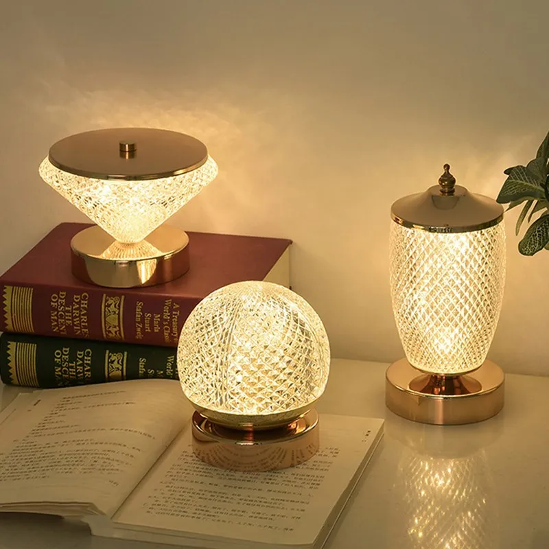 Luxury Crystal Table Lamp LED Modern Acrylic Desktop Decor Lights For Study Bedroom Bedside Living Rooms Bar Ambiance Luminaires