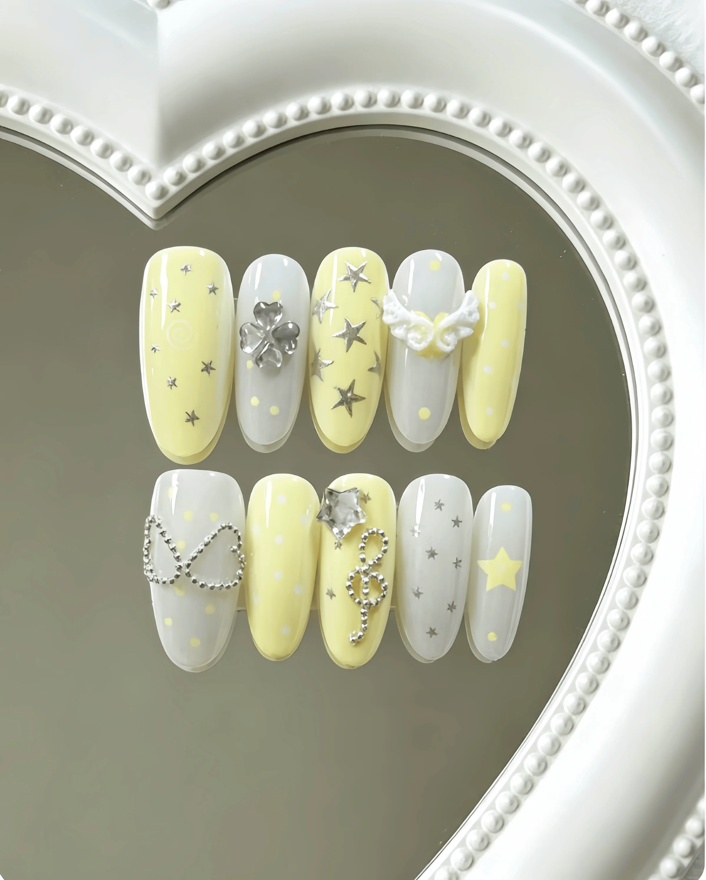 10 Almond-Shaped Medium-Length Press-On Nails in Contrasting Creamy Yellow and Silver White, Featuring Hand-Painted Stars, Musical Notes, and 3D Rhinestones, Angel Wings Elements, in a Sweet and Cool Style, Perfect for Girls, Outings, and Party Occasions, Comes with Jelly Glue and Nail File