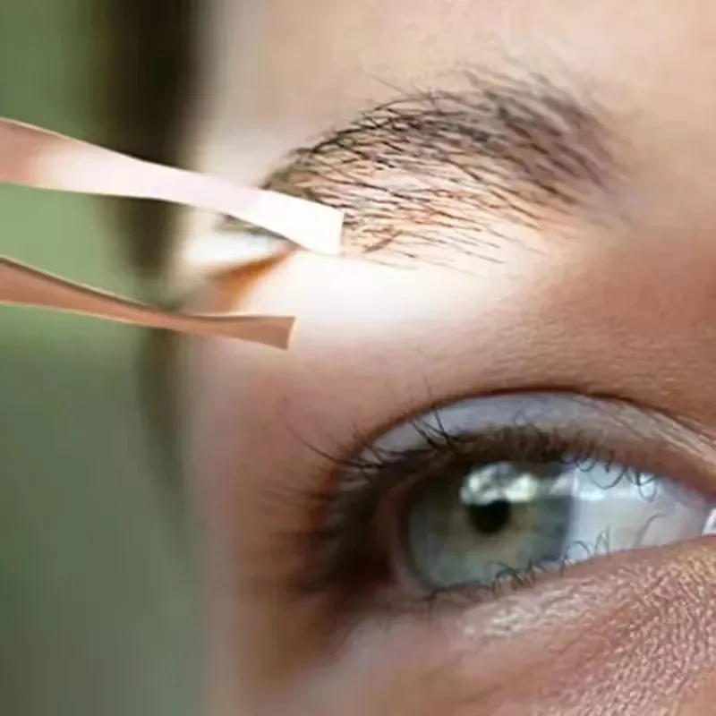 Pince à sourcils éclairée par LED – Pince à épiler en acier inoxydable avec étui portable, outil de maquillage ergonomique pour l'épilation et le toilettage