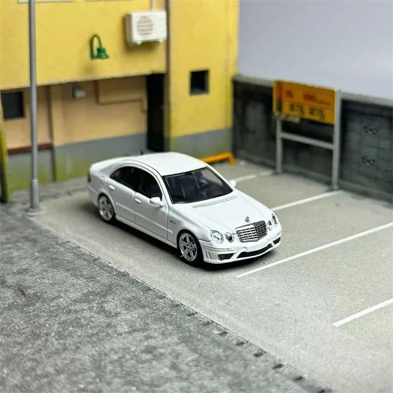 Mkモデル-クラシックカーモデル1:64 e63 w211、黒/白/赤、ダイキャスト999