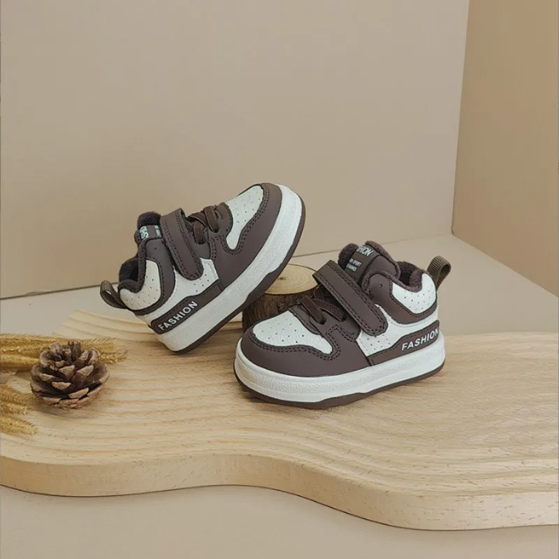 Zapatos deportivos de caña alta para niños, zapatos para caminar para bebés de otoño e invierno, zapatos de tablero de felpa para niñas, zapatos casuales cálidos para bebés