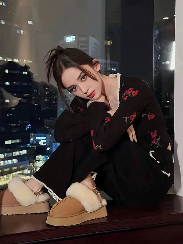 

Unique Beautiful Black Floral Knit Top Luxury Anti-Aging Fashionable Autumn Winter Ladies Sweater Vintage Loose Fit Long Sleeve