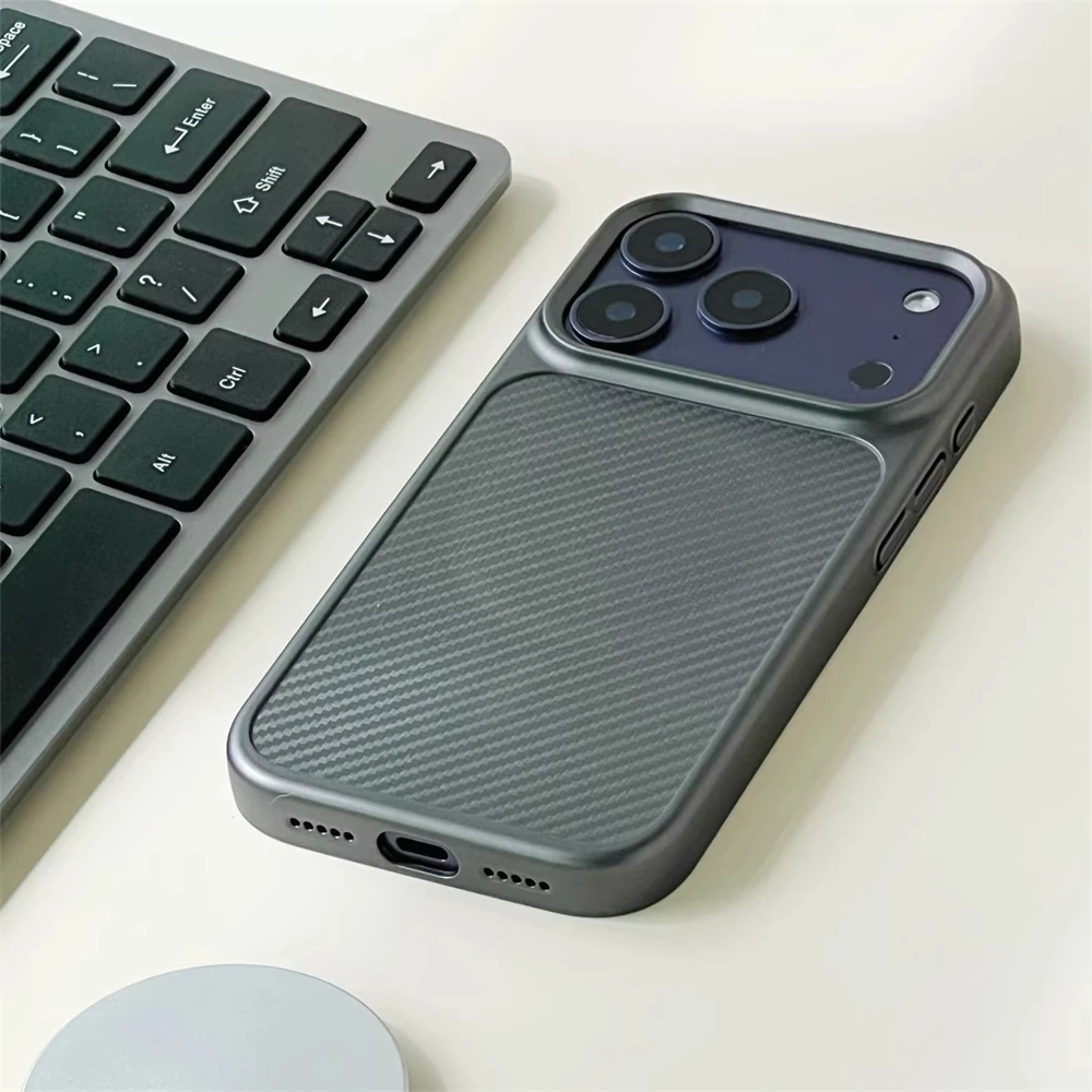 Luksusowe etui biznesowe z twardego PC o wzorze włókna węglowego z funkcją magnetyczną do iPhone 18 17 16 15 Pro Max, kompatybilne z bezprzewodowym ładowaniem Magsafe. — zdjęcie produktu 3