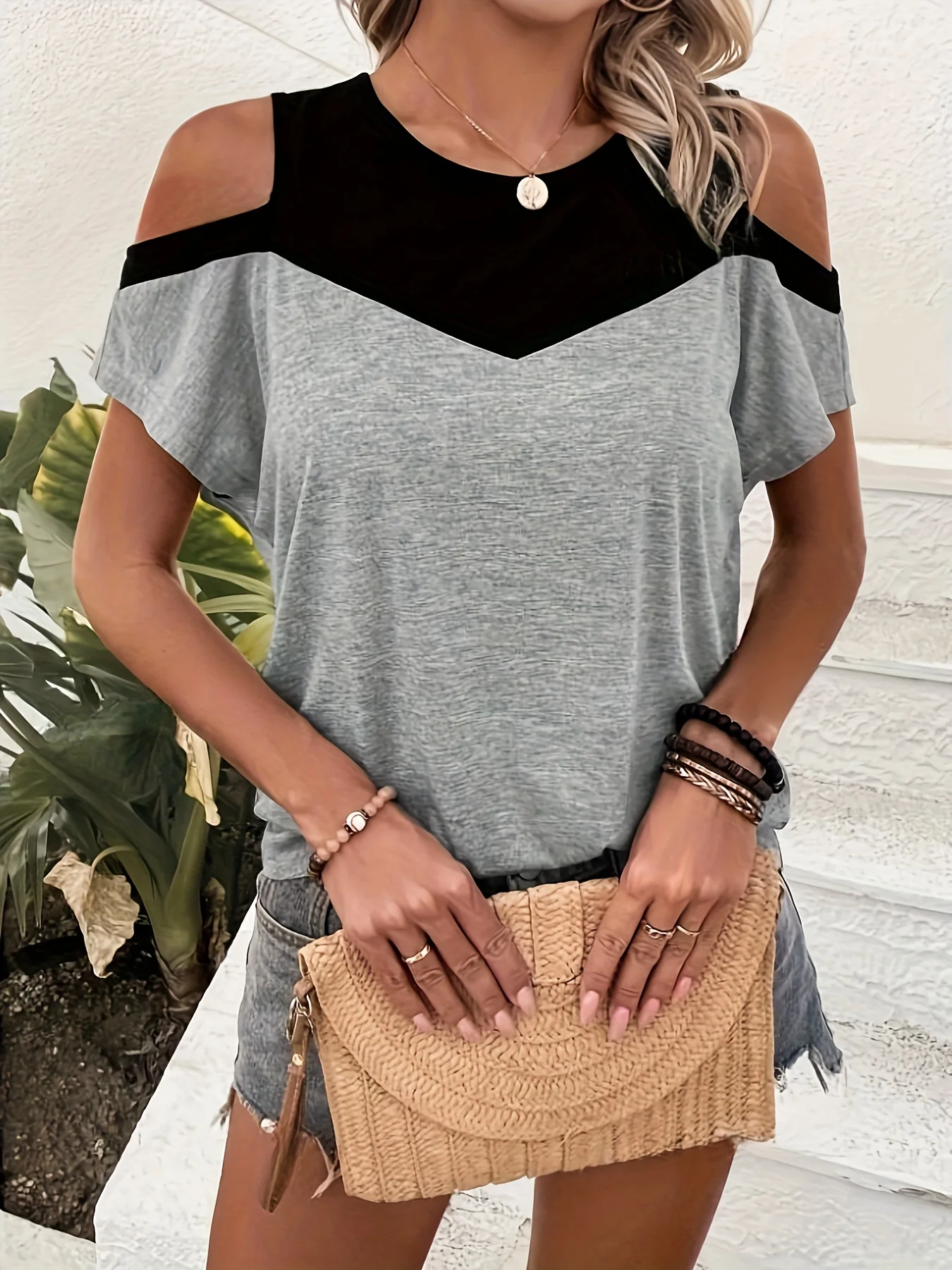 New Women\'s Casual Hollow Shoulder Color Block T-shirt