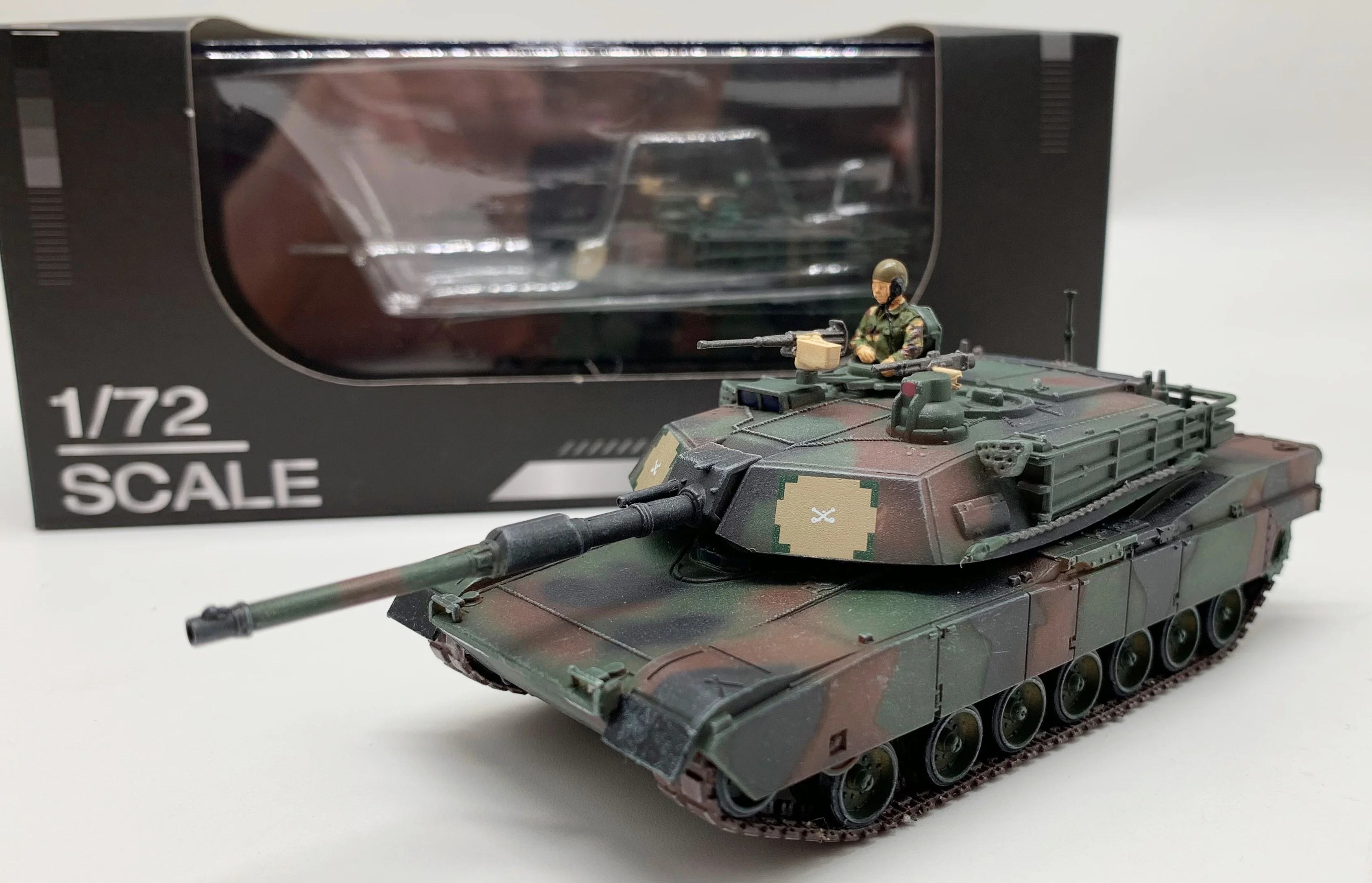 1/72 Scale Sanrong Model 75020 US M1A2 Desert Color Camo Three Colors Containing 1 Pawn Man Model Collection Toy Gift