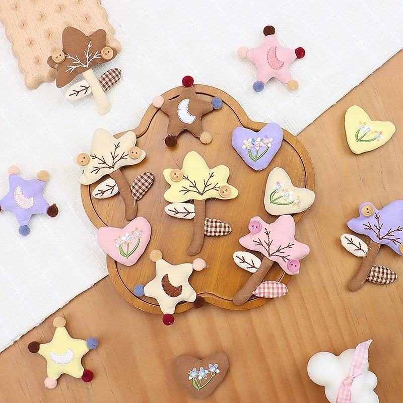 

Korean Style 3D Flower Brooch with Pom Pom Star Heart Handmade Fabric Pin for DIY Scarf Hat Clothing Winter Decoration