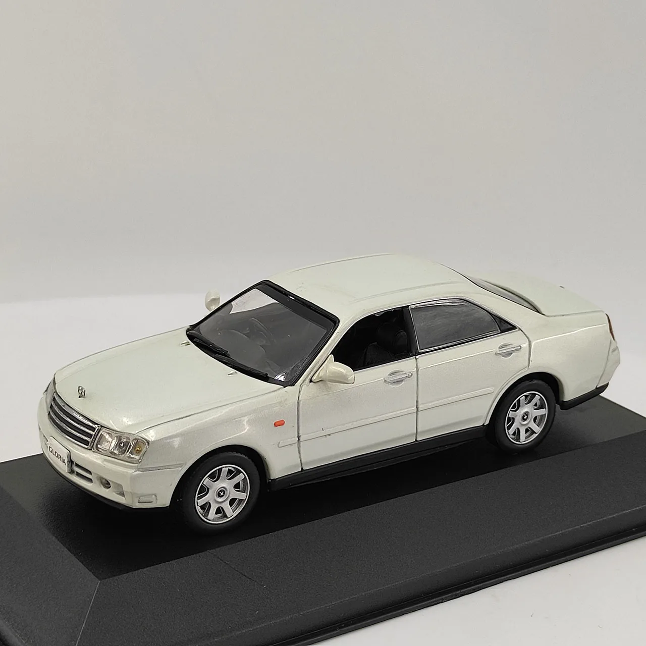 Defektes Druckguss-JC im Maßstab 1:43, GLORIA-Legierung, Automodell, Sammlerstück, Spielzeug, Geschenk, Souvenir, Display-Ornament