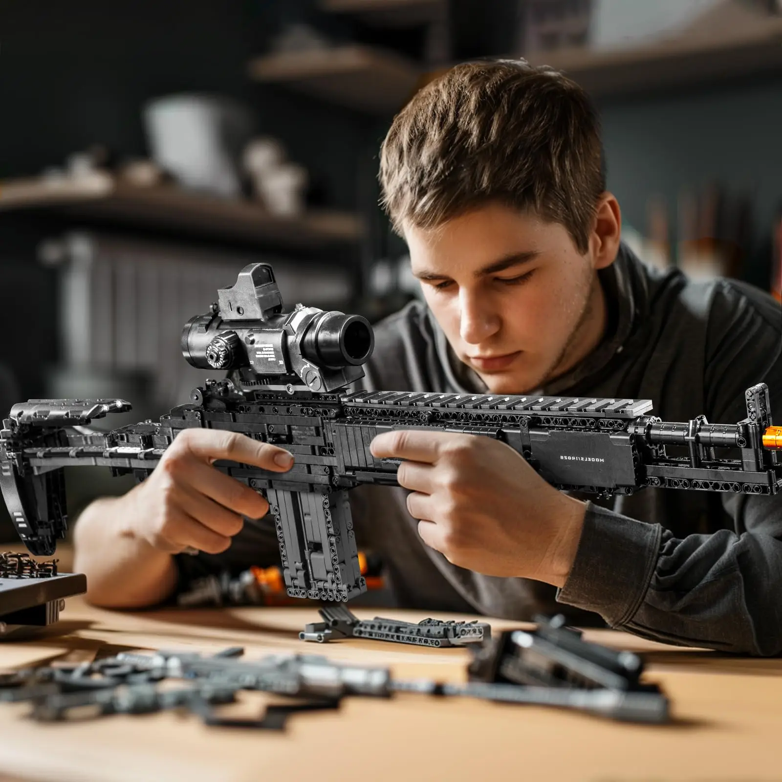 1606PCS Mould King 1:1 MK14 Klocki Konstrukcyjne Pistolet z Funkcją Strzelania Zestaw Modelu Militarnego dla Dorosłych Kolekcjonerski Zestaw Zabawek Prezenty