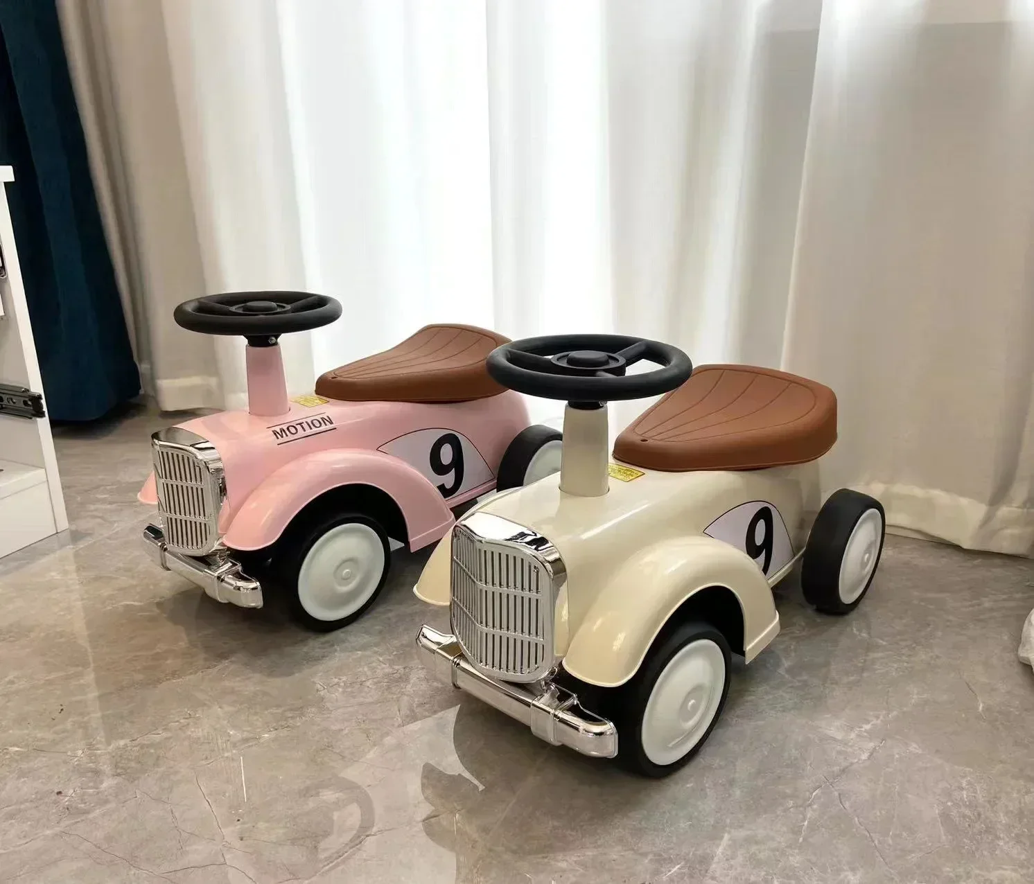 Coche de equilibrio oscilante con sonido LED multifuncional, juguete mecedora antivuelco, regalo de cumpleaños Ideal para niños