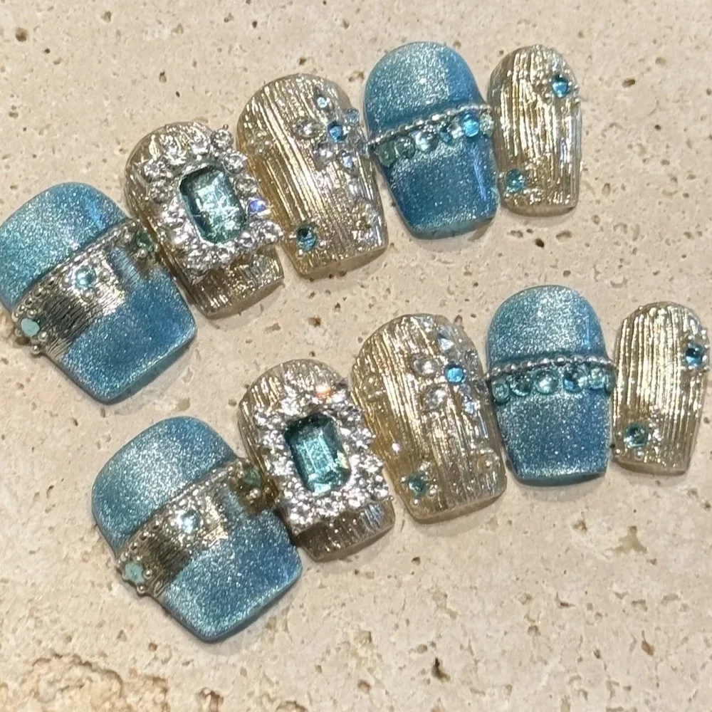 

Handmade Press on Nails Glitter Blue Cat Eye Short Fake Nails Full Cover Wearable Super Shiny Gold Crystal Bride False Nail Tips