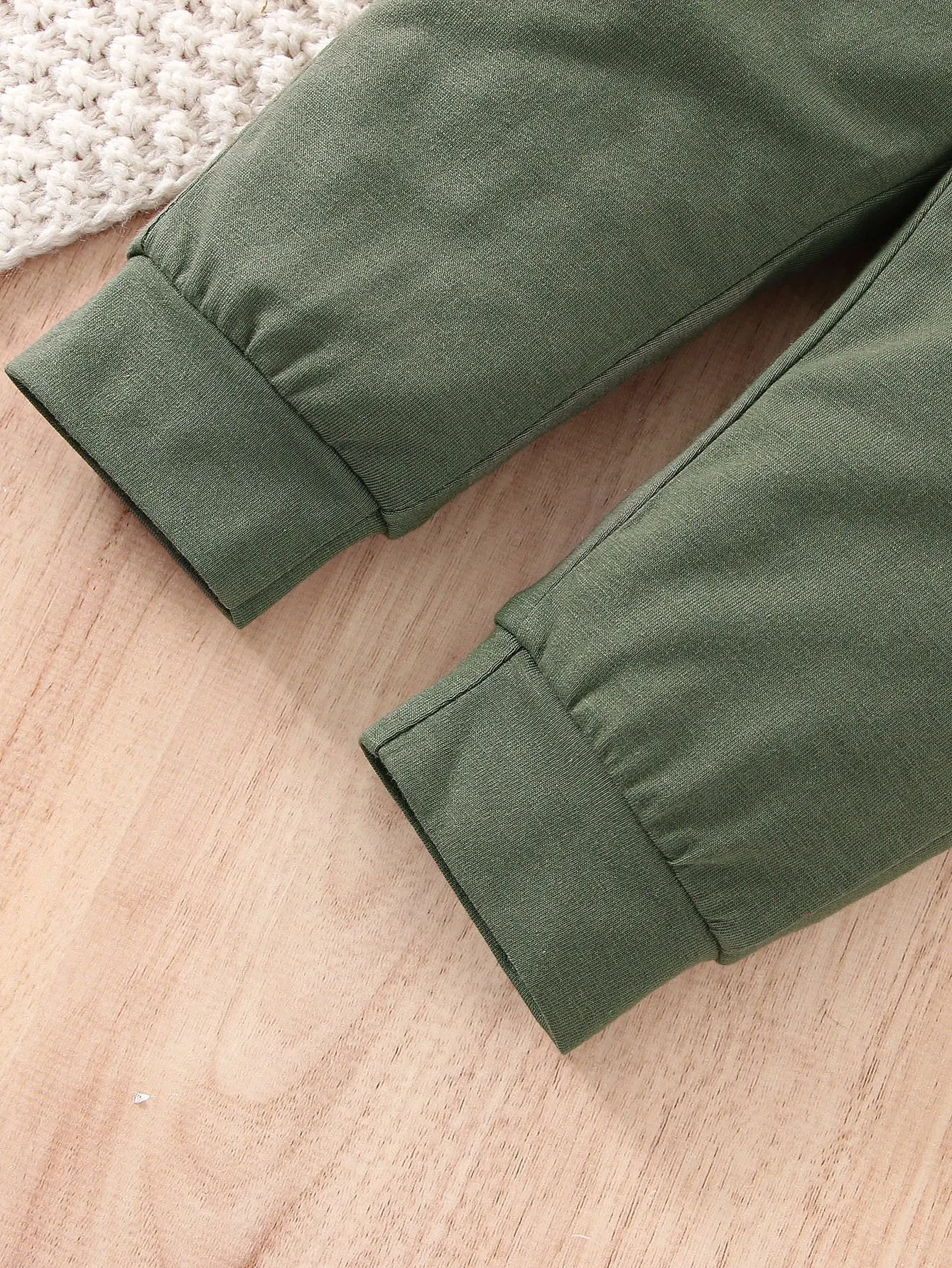 Spring and Autumn Two-Piece Baby Boy Sports Leisure Comfortable Dinosaur Pattern Long Sleeve Top Army Green Pants Suit