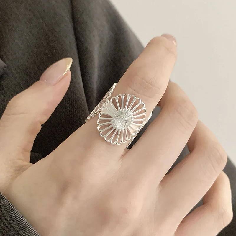 GANPUP Minimalistischer Breiter Blumenmuster Verstellbarer Fingerring für Damen, Modischer Neuer Silberfarbener Ring, Schmuckgeschenk für Party und Büro кольцо – Detail 5
