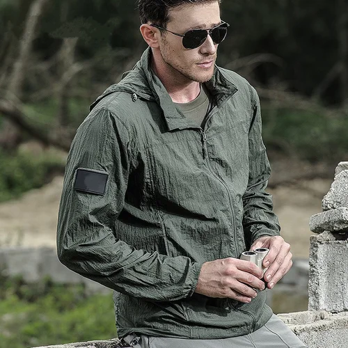 Chaqueta táctica ligera de verano cortavientos para hombre impermeable con capucha de piel fina chaqueta impermeable transpirable de secado rápido