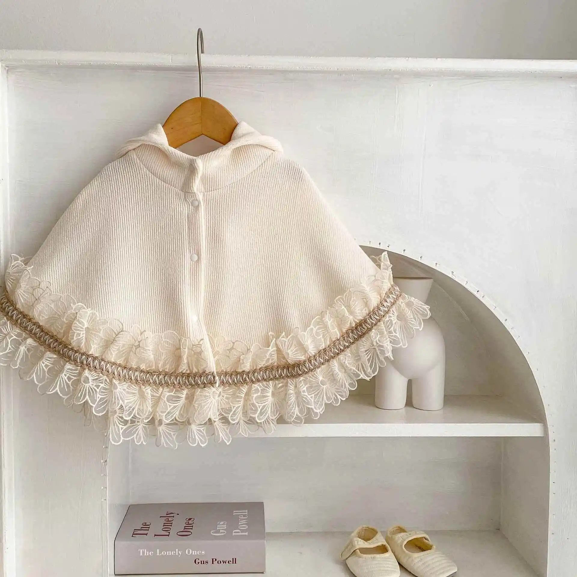 capa-con-capucha-y-botones-abiertos-con-ribete-de-encaje-para-bebe-nina-ropa-de-primavera-2025-moda-infantil-marca-yangjing