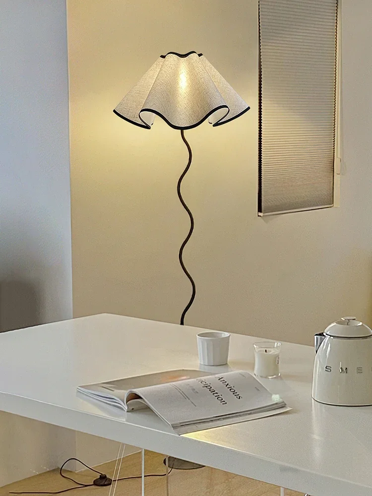 Nordic Ins Fashion Fabric Art Flower Floor Lamp LED 27 Modern Table Light Floor LightsLiving Room Sofas Study Bedroom Bedside