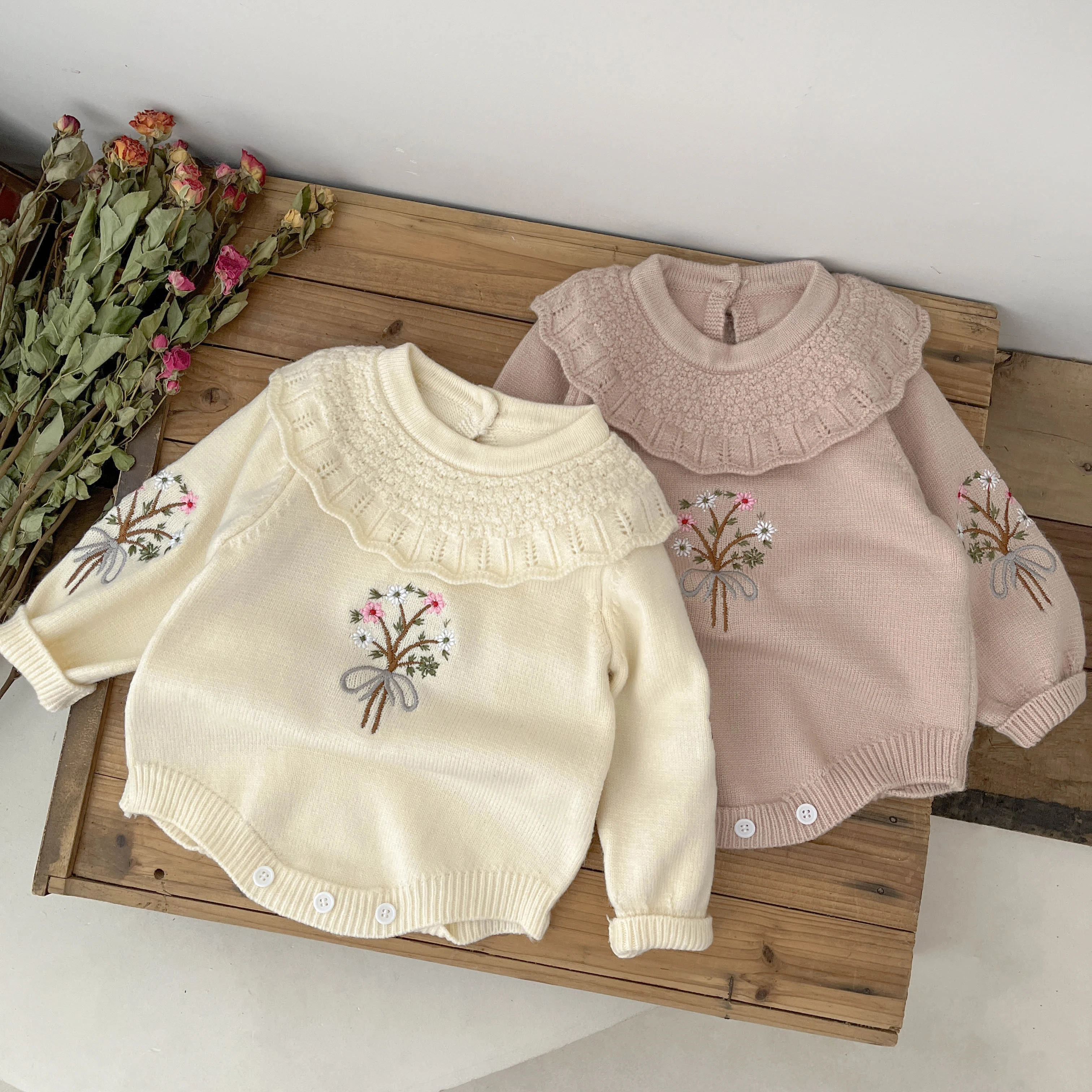 Spring And Autumn Newborn Baby Girls Baby Body Suits O-neck Flower Sweet Long Sleeved Cotton Knitted Korean Fashion Soft Casual