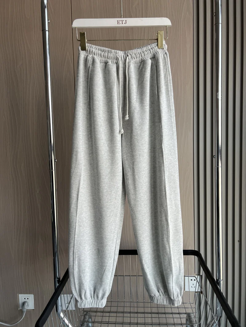 ชุดเซ็ตเสื้อฮู้ดมีฮู้ดผ้าฝ้ายและกางเกงจ็อกเกอร์เย็บติดกัน รุ่นใหม่สำหรับฤดูใบไม้ผลิปี 2025 ของผู้หญิง แบรนด์ ETJ