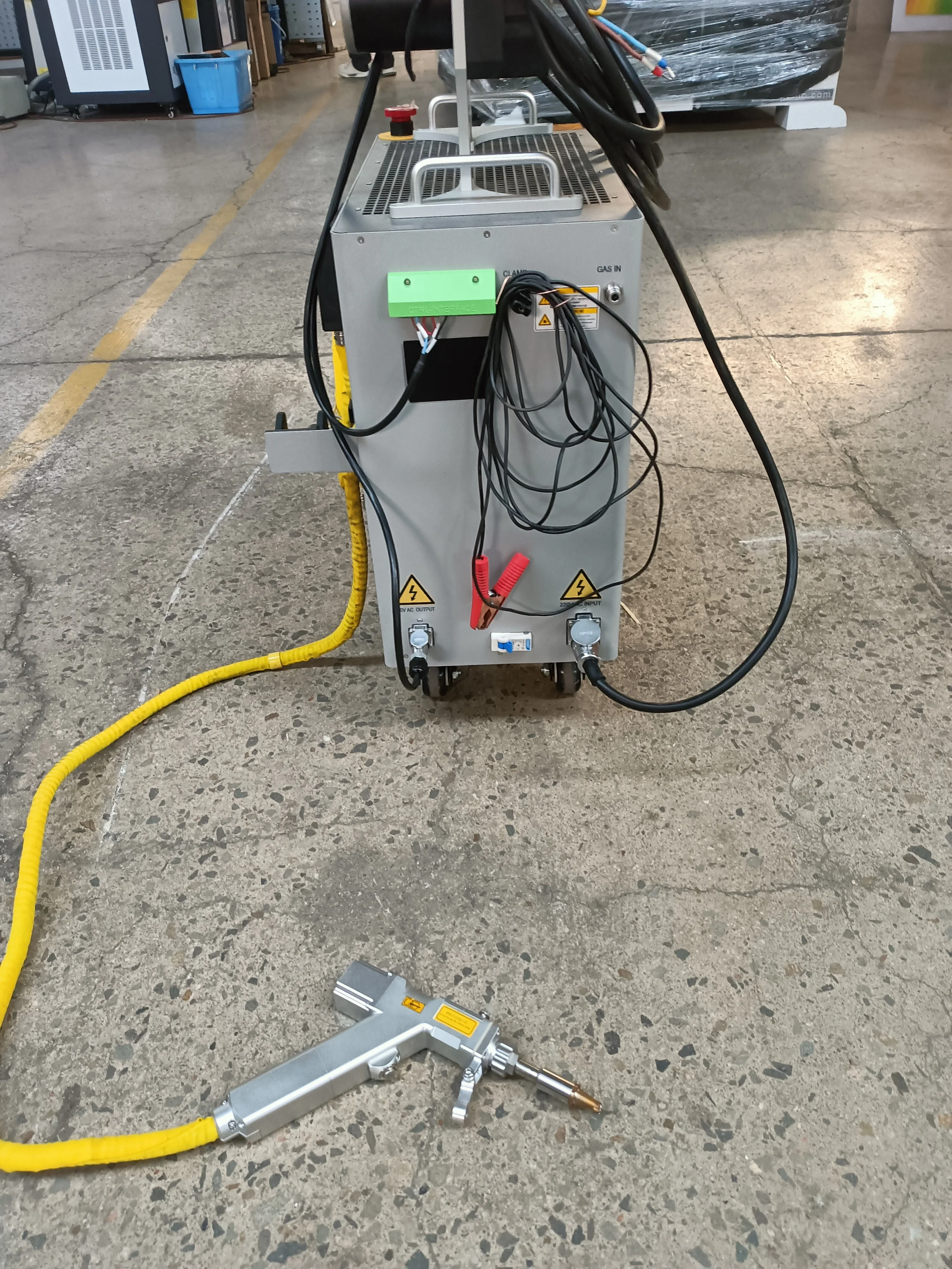 3-in-1 Air cooling Fiber  welding machine with big screen fire feed welding cutting cleaning   machine