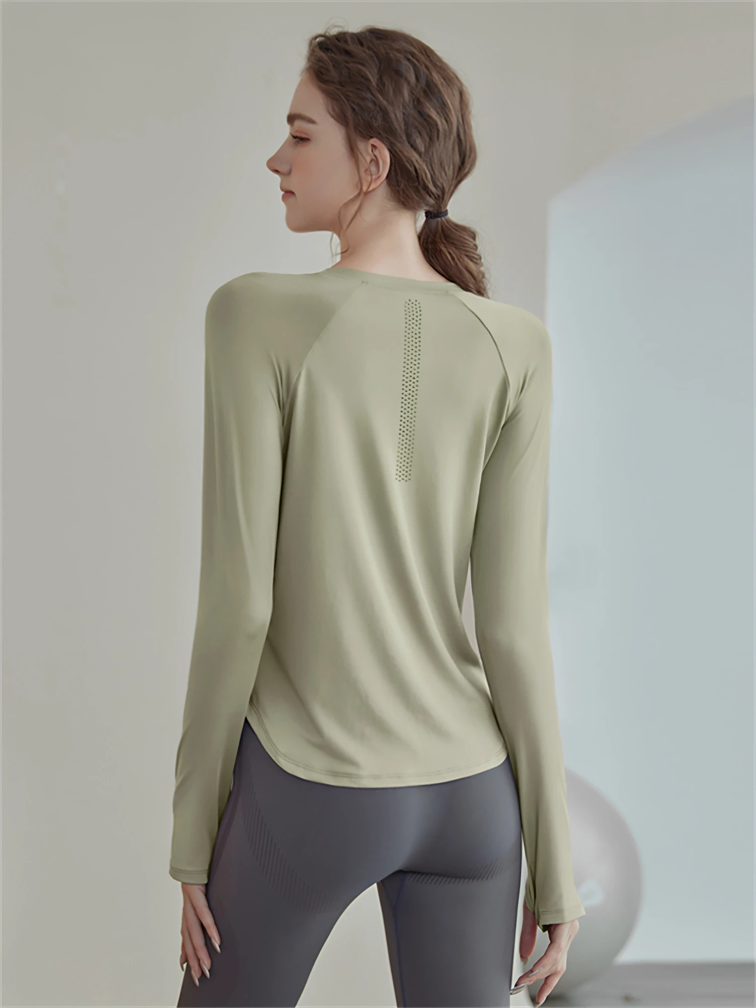 

Women's Yoga Top Fitn Running Long Sve Loose Hollow out Qui Dry T-irt Autumn Winter New Sle Silk Blend round Ne