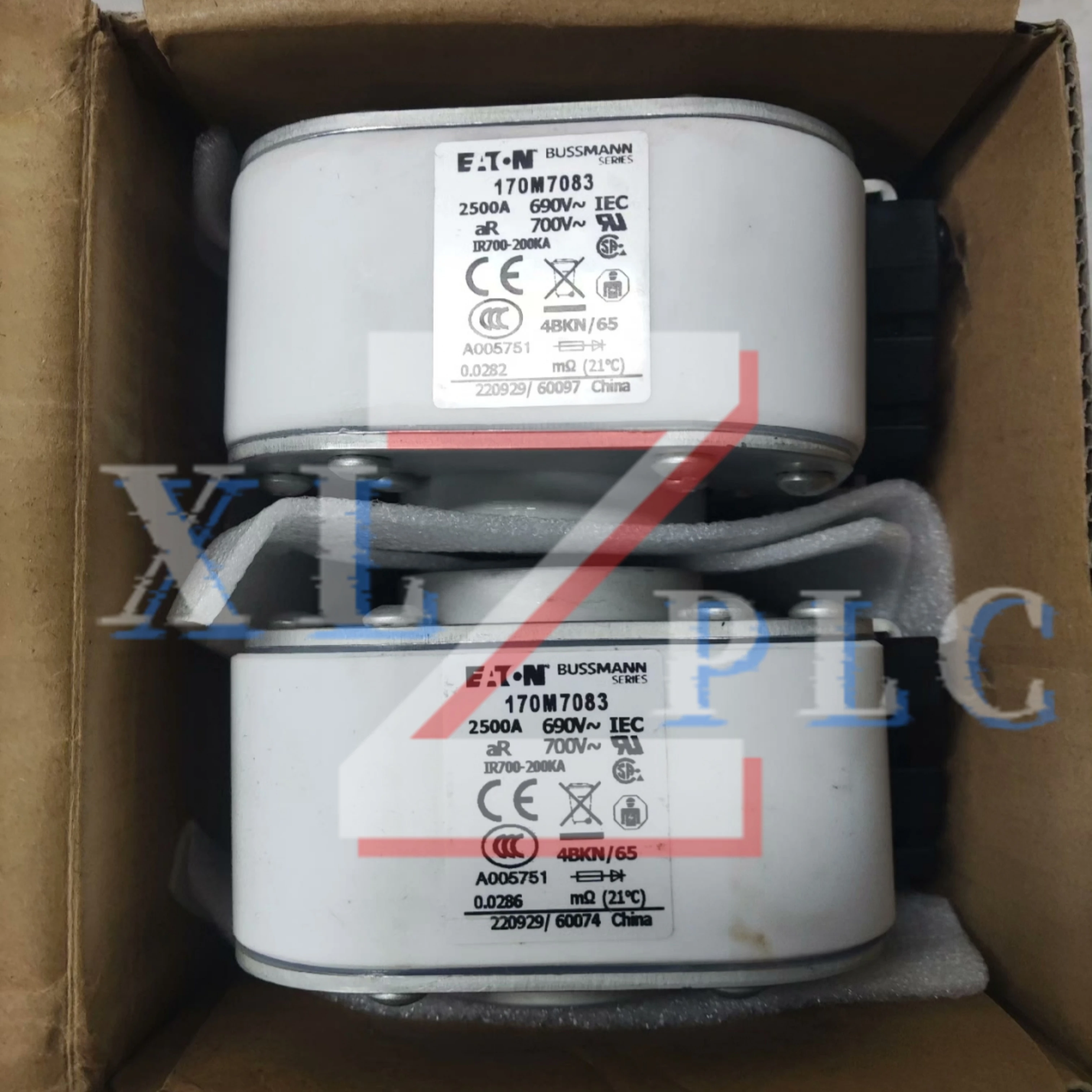 

предохранитель 170M7083 170M7084 170M7085 170M7086 170M7090 170M7156 170M7217 новый в коробке