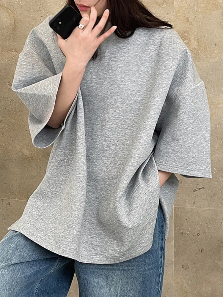 EAM Women Gray Side Slit Big Size Casual T-shirt New Round Neck Half Sleeve Loose Fit Fashion Tide Spring Autumn 2025 1DH6479