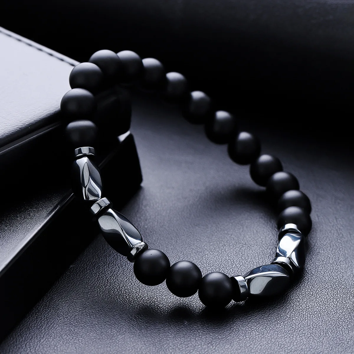 Retro-Armband mit schwarzen Gallensteinperlen, schlicht, unregelmäßig, gedreht, elastisch, Herrenarmband, Hip-Hop, trendiger Schmuck, Modeaccessoires – Detail 4