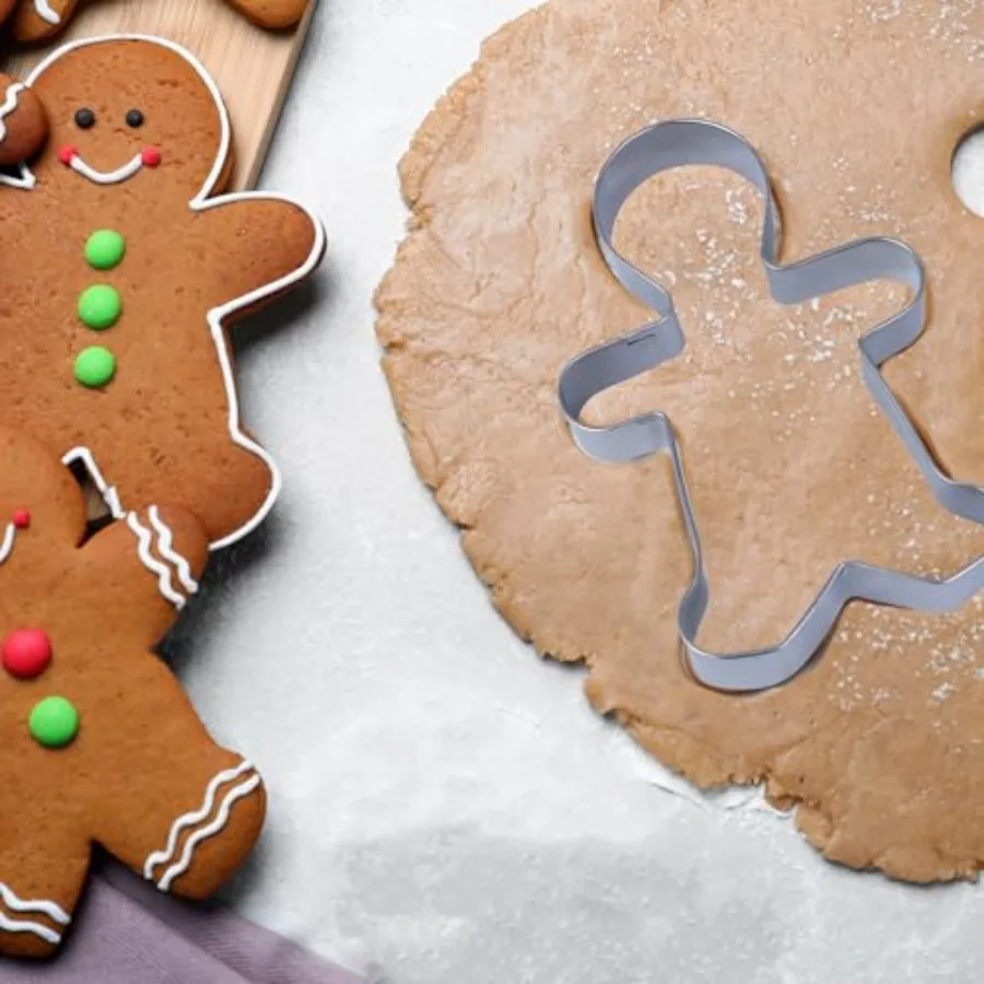 Small Christmas Ce Cutters Set 6 pcs Stainless Steel Metal Holiday Ce Cutter for Baking Christmas Tree Snowflake Ginger Man Sno