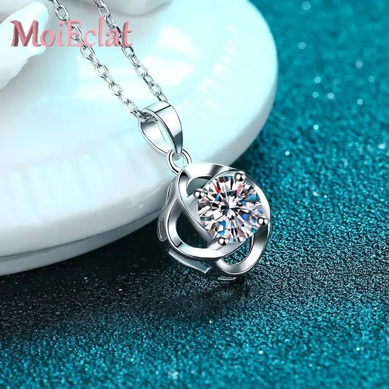 

Dazzling 1ct Moissanite Four Claw Cyclone Pendants Platinum PT950 Necklace for Women, Eye-catching Everyday Pendant Jewelry