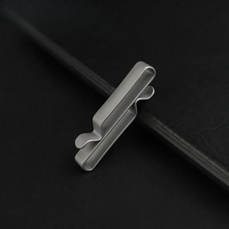 Titanium Alloy Key Chain Waist Belt Keychain Hanging Buckle Car Key Ring Holder Outdoor Camping and Hiking Supplies