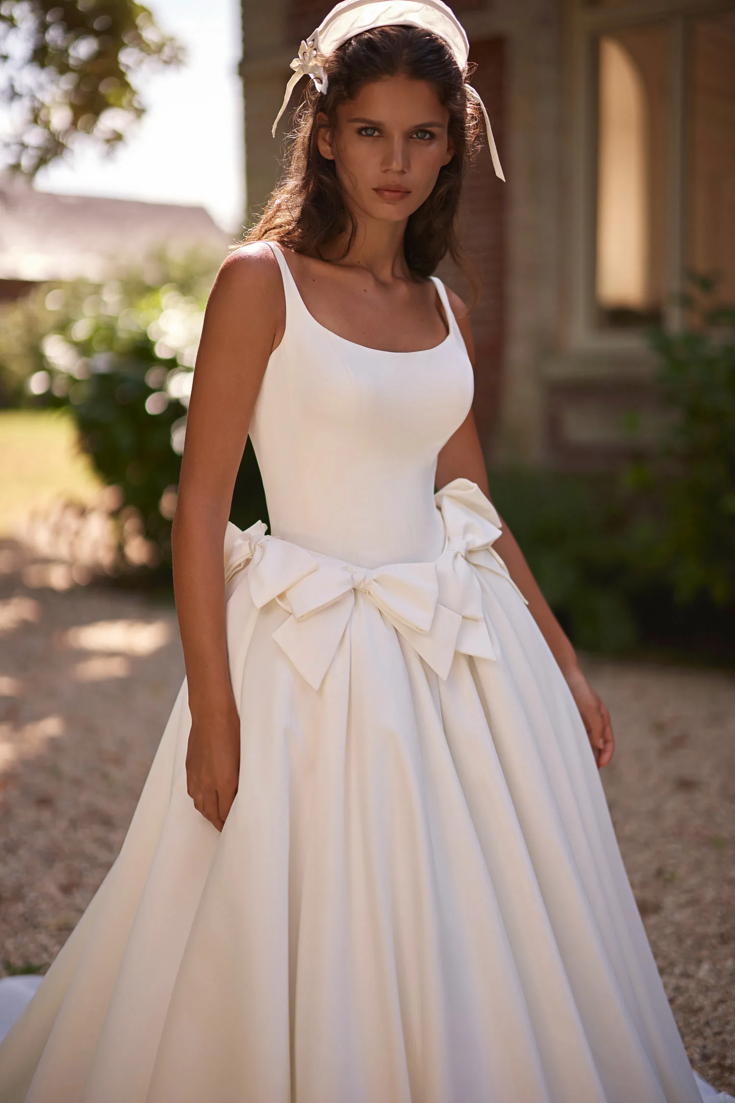 Miękkie satynowe suknie ślubne w kształcie litery A z kokardą w talii, dekoltem w łódkę, proste suknie ślubne DW1076