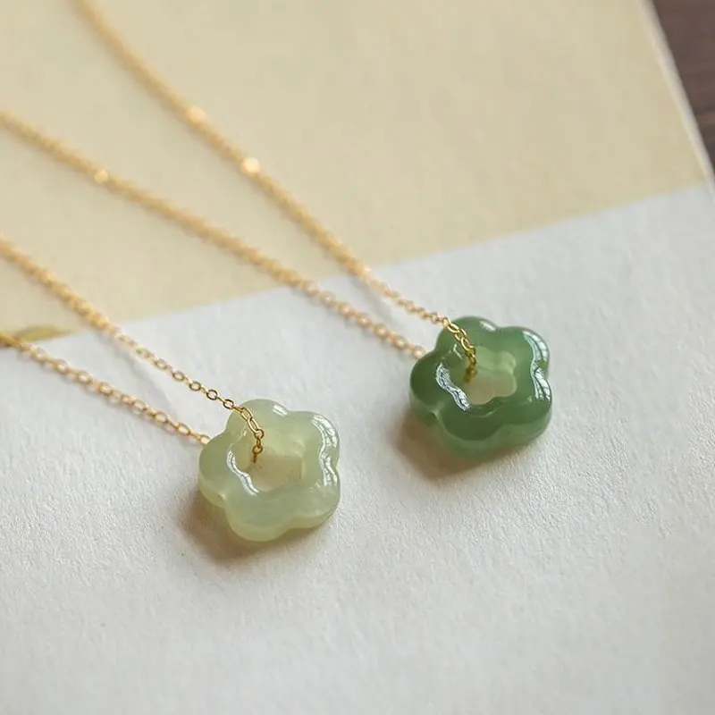 Summer Fashion Jade Plum Blossom Necklace For Women Vintage Temperament Clavicle Chain Pendant Birthday Party Wedding Gift