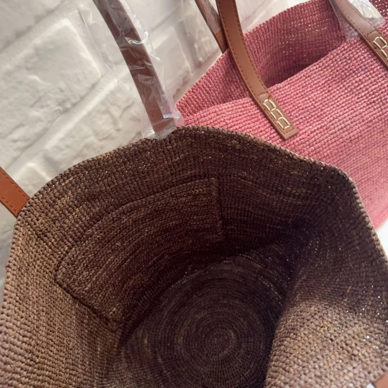 Cowhide Shoulder Strap Raffia Hand Crochet Shoulder Bag Large Capacity Vacation Tote Bag Solid Color Versatile Bucket Handbag