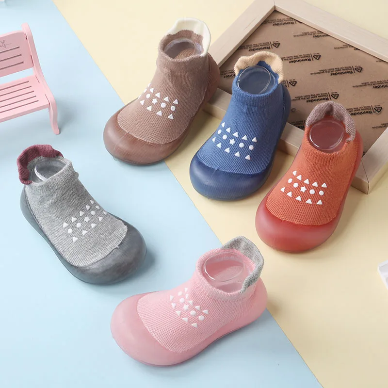 جوارب أرضية مضادة للانزلاق للاستخدام الداخلي والخارجي للأطفال حديثي الولادة ومنع أحذية وجوارب للرضع