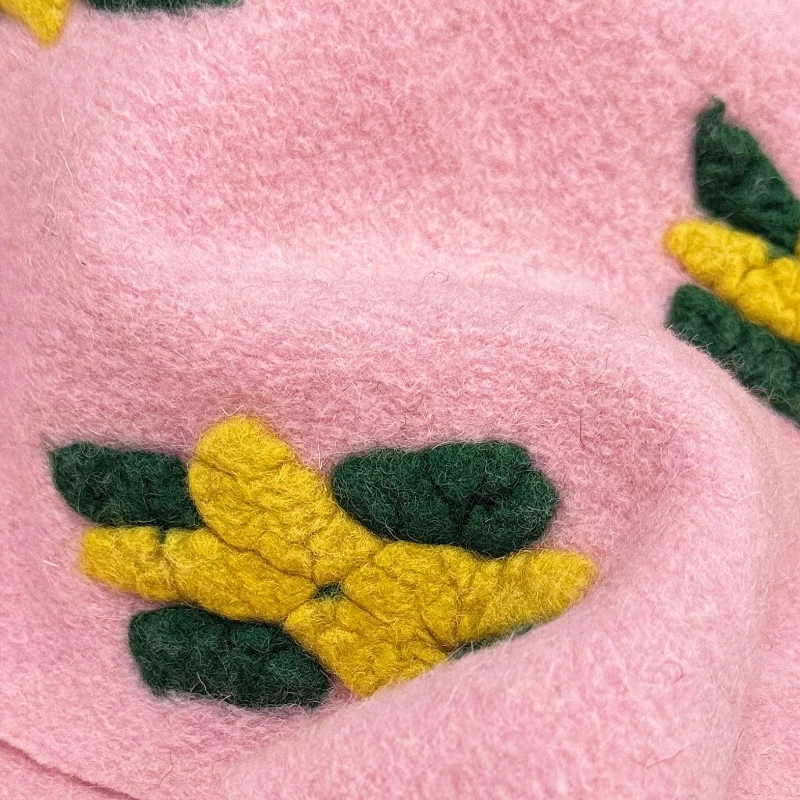 

Светло-розовая милая плюшевая жаккардовая ткань с тиснением из овечьей шерсти, вязаная макси-юбка, пальто, дизайнерский материал, осенне-зимнее украшение