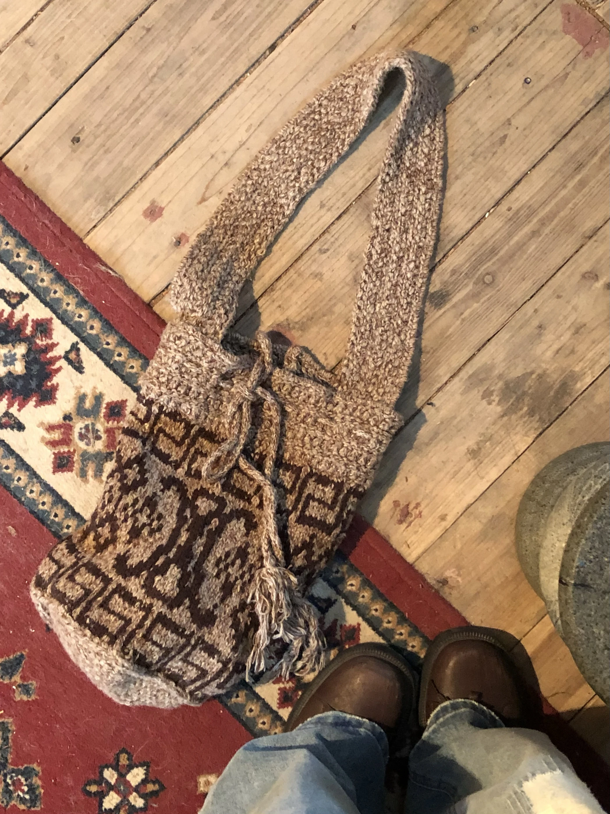 

French Fashion New Hand Woven Hollow Bucket Shaped Shoulder Bag Autumn And Winter Large Capacity Casual Versatile Women Bag Tide